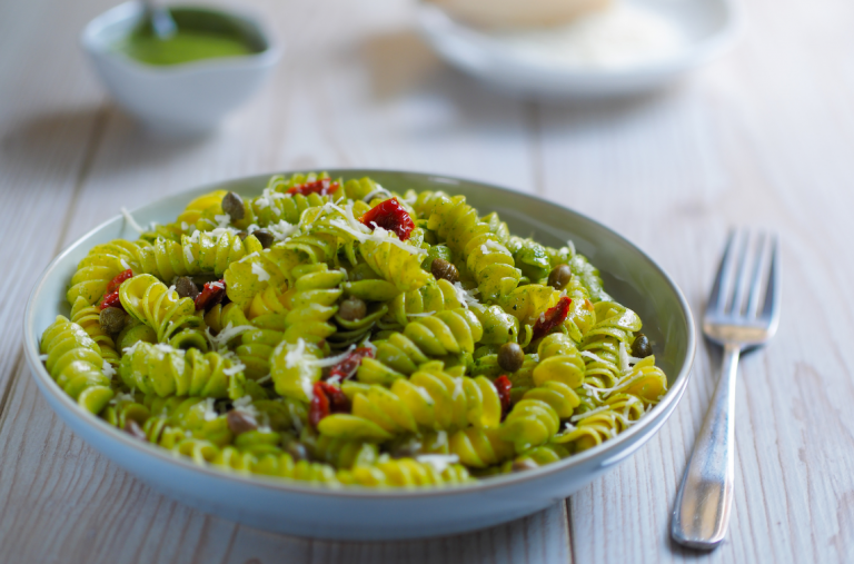 healthy spinach pesto pasta