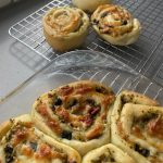 pesto pizza buns