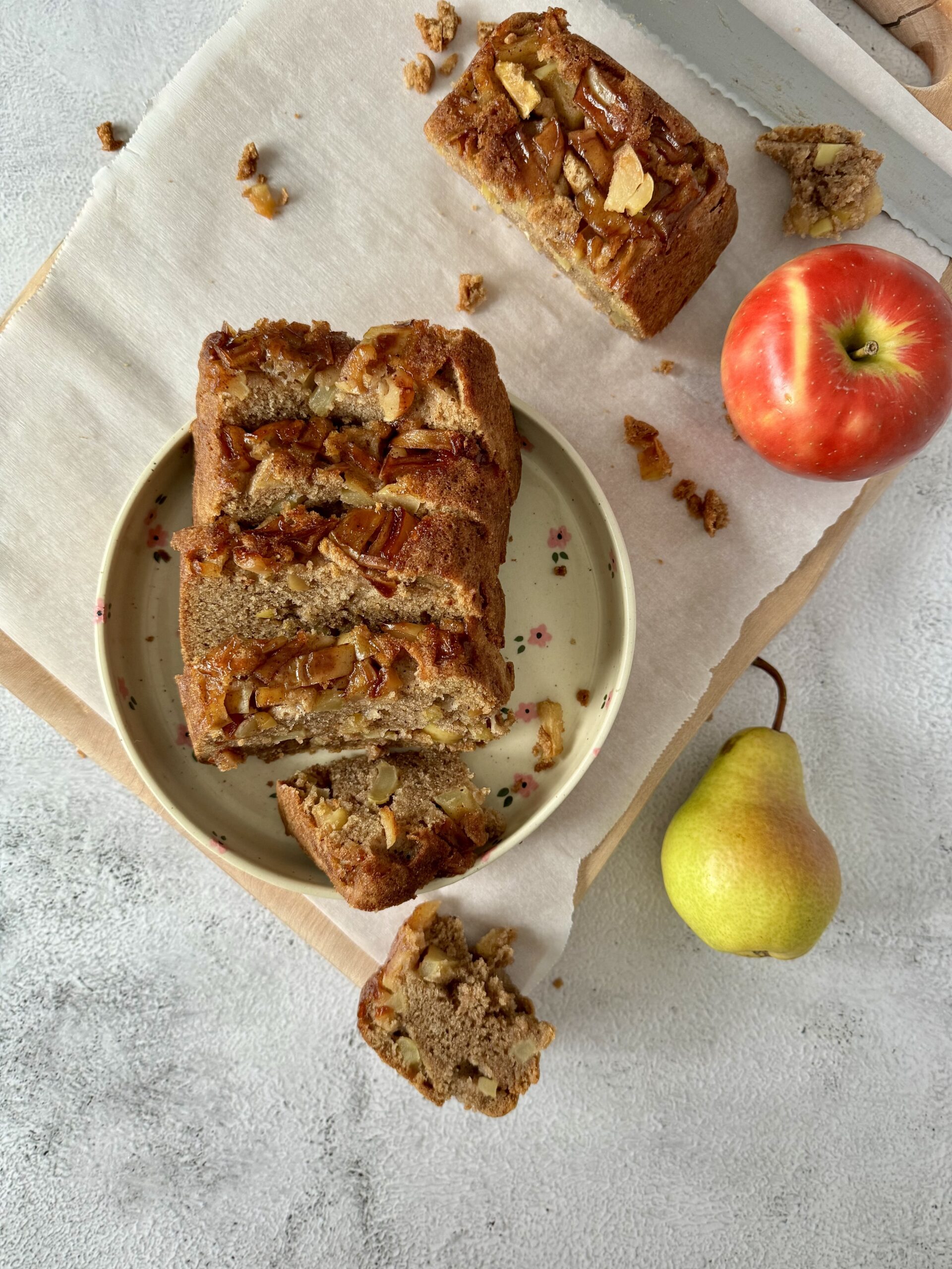 apple pear loaf sliced with an apple and a pear.