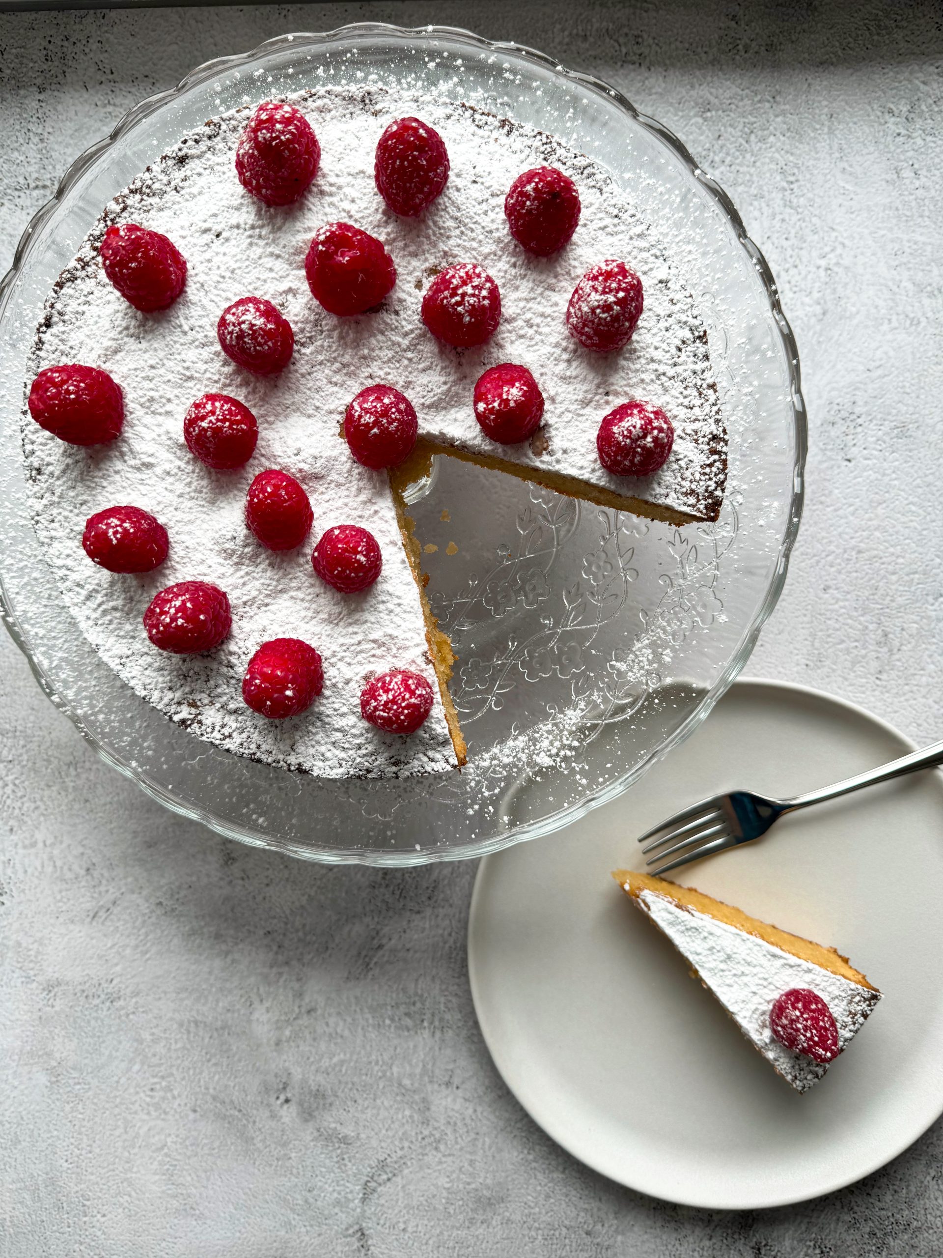 059987D8-2FD9-4AB5-B7FA-45AC3A18DB73 almond raspberry cake